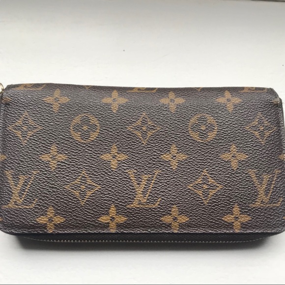 Louis Vuitton Handbags - Louis Vuitton Zip Organizer Wallet/Clutch